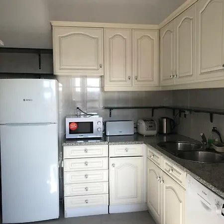 Luciano Resident * ליסבון